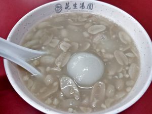 Peanut soup with peanut ah balling at 75 Ah Balling Peanut Soup 花生汤圆 - Chinatown in Central Singapore