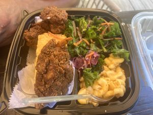 Fried chicken ( oyster mushroom), Mac and cheese, kale salad and cornbread   at Karelyns Vegan Soul Café in Orlando