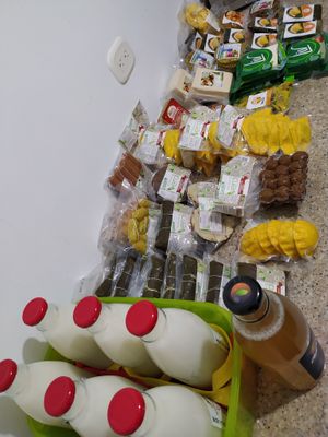 Albóndigas, hamburguesas, empanadas, bebida de coco y cereales, kombucha, tamales y muchos productos más listos para calentar y consumir. at Awara Food and Love in Cundinamarca