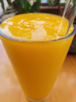 Mango shake at Bosque Urbano in San Jose