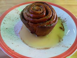 Cinnamon Roll/ Rollo de Canela. at Bosque Urbano in San Jose