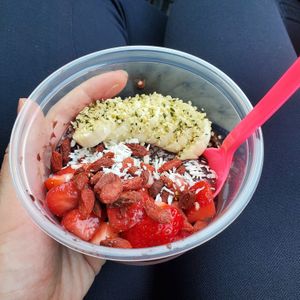 FooFoo bowl with fruit toppings at Foo Foo's in Wasilla