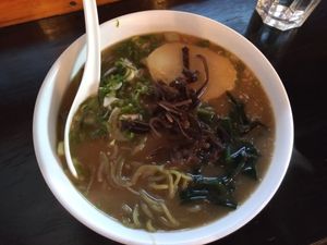 Caldo tonkotsu y fideos de kale 💚 at V-Ramen - San Angel in Mexico City