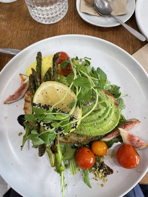 Avocado big breakfast at Cultivate & Co in Eumundi