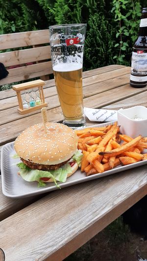 Jackfruitburger und Süßkartoffelpommes at Alles Gewollt in Dassow