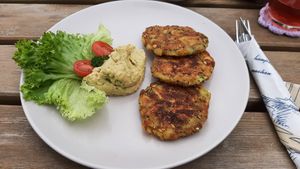 Kürbiskernkartoffelpuffer mit Hummus (Empfehlung) at Alles Gewollt in Dassow