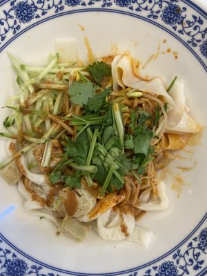 Sesame oil and peanut noodles   at Ee Won Sang 의원상  in Seoul