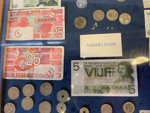 There are even old Guilder bank notes from The Netherlands displayed (older than 2002 when euro was introduced) at The Coffee Factory in Muskegon