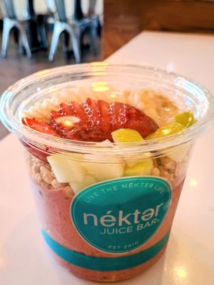 Peanut butter bowl 🥜🍓🍌🍏 at Nekter Juice Bar in Chandler