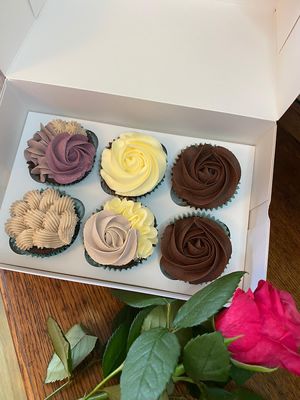 Mother’s Day cupcake set at Lolu Bakes in Wexford