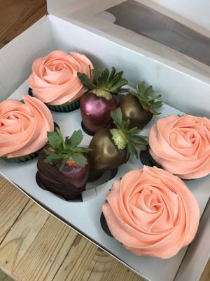 Cupcake and chocolate covered strawberry box at Lolu Bakes in Wexford
