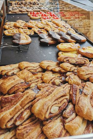 Eine große Auswahl an veganem Gebäck. at Bäckerei Wiens in Cologne