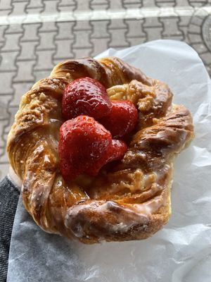Strawberry nest  at Bäckerei Wiens in Cologne