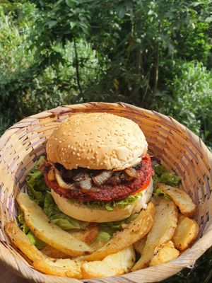 Beetroot burger with caramelized onions at Omampitú in Florianopolis