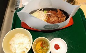 Grilled soy meat in a 🔥 hot iron plate at Vegan Bistro Jangara in Tokyo