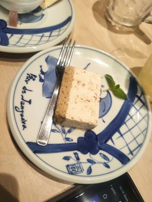 Pastel de caramelo, vainilla y bizcocho at Vegan Bistro Jangara in Tokyo