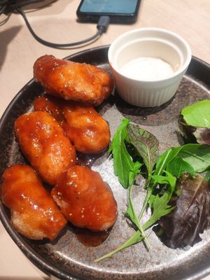 Vegan "chicken" balls with sauce at Vegan Bistro Jangara in Tokyo