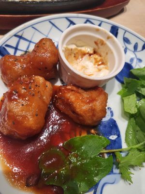 Buffalo chicken with dip at Vegan Bistro Jangara in Tokyo