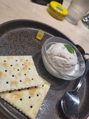 Vanilla ice cream desert at Vegan Bistro Jangara in Tokyo