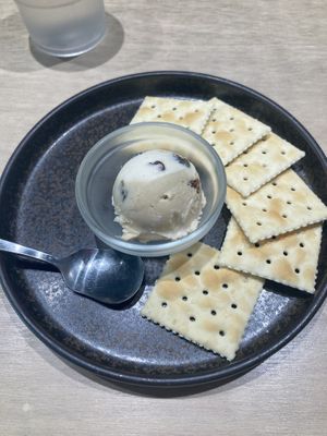 Crackers with raisin cream  at Vegan Bistro Jangara in Tokyo