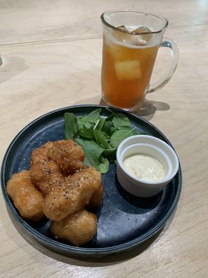 “Buffalo” wings and a craft cola  at Vegan Bistro Jangara in Tokyo