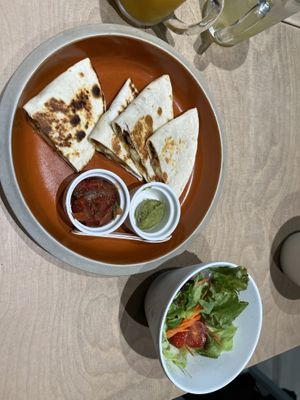 Quesedilla mit Salat  at Vegan Bistro Jangara in Tokyo