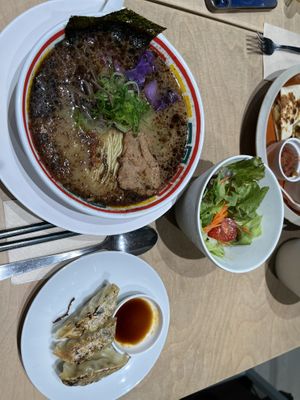 Kobonshan mit Gyoza und Salat  at Vegan Bistro Jangara in Tokyo