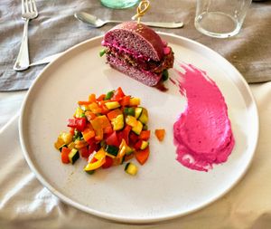 Veg burger, vegetales and beetroot mayo at Lucato Home Restaurant in Montorso Vicentino