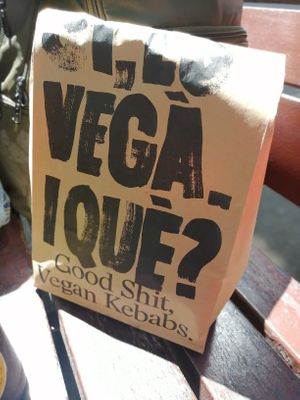 embalagem de take away at Good Shit, Vegan Kebabs in Barcelona