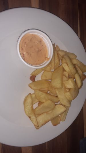 Chips with chipotle mayo at Good Shit, Vegan Kebabs in Barcelona