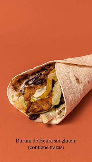 Heura marinated in a gluten-free wrap with pickled cabbage, lettuce, cucumber, onion and piparra. With soy yogurt sauce and hot sauce.
(*contains traces of gluten). at Good Shit, Vegan Kebabs in Barcelona