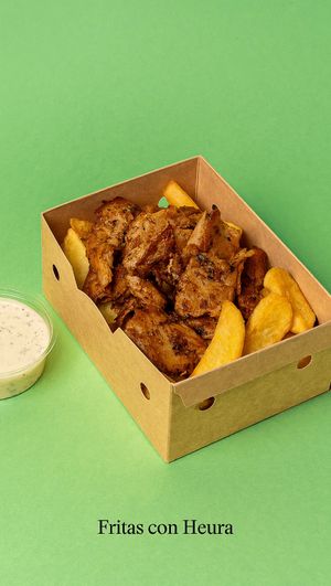 A portion of French fries with marinated Heura and soy yogurt sauce.
*contains traces of gluten at Good Shit, Vegan Kebabs in Barcelona