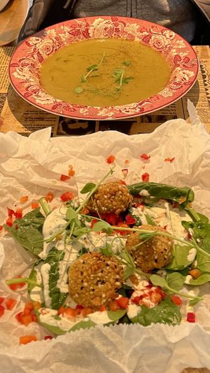 Cashew balls and pea soup  at Honderdprocentmianne in Genk