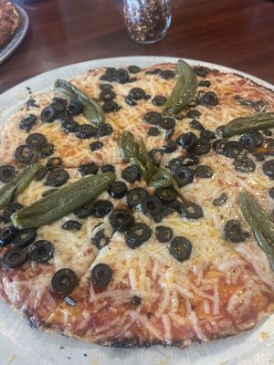Vegan Pizza w/ Hot Oil, Stingers & Black Olives  at Colony Grill in Milford