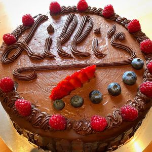 Lilli's Schokoladentraum für die schönsten Genussmomente...
#lilliskuchenwerkstatt #cafe #café #konditorei #patisserie #torte #kuchen #schokoladentraum #genussmomente #genuss at Lilli's Kuchenwerkstatt in Saarbrucken