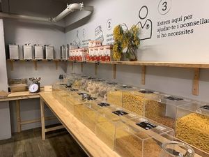 Pasta bulk at Linverd Market in Barcelona