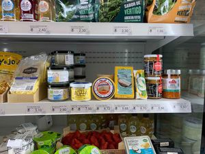 Vegan cheese & sauces at Linverd Market in Barcelona