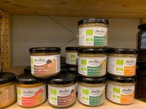 Vegan Hummus at Linverd Market in Barcelona