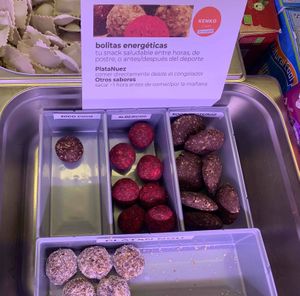 Vegan energy balls at Linverd Market in Barcelona