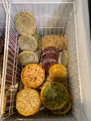 Vegan veggie burgers, vegan hamburgers at Linverd Market in Barcelona