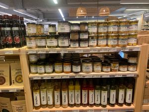 ComoComo Foods
Organic oils, vinegars and preserves at Linverd Market in Barcelona