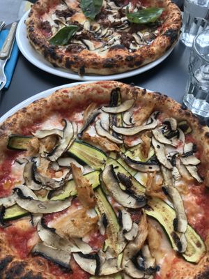 Pizzas vegan at Marcus Pizze Amore in Paris