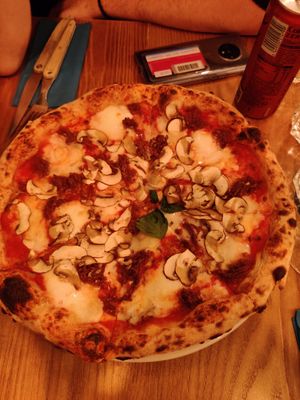 Umami pizza at Marcus Pizze Amore in Paris