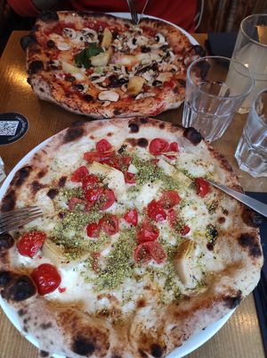Pizza Mia et Pizza Contadina at Marcus Pizze Amore in Paris