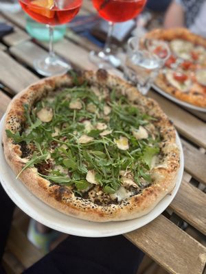 Tartufata 19 €  at Marcus Pizze Amore in Paris