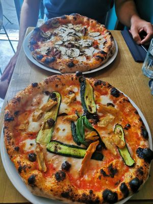Pizzas at Marcus Pizze Amore in Paris