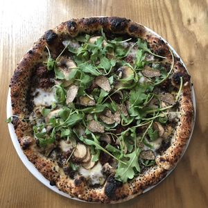 Tartufatta (pizza vegan à la truffe)  at Marcus Pizze Amore in Paris