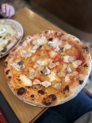 4 vegan cheeses pizza (pizza of the day )  at Marcus Pizze Amore in Paris