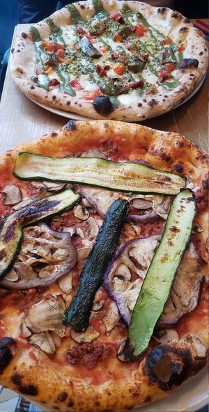 Umami pizza with veggie toppings and Mia (pistachio) pizza at Marcus Pizze Amore in Paris