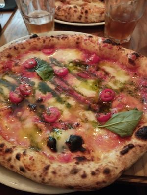 Pizza Margherita vegan at Marcus Pizze Amore in Paris